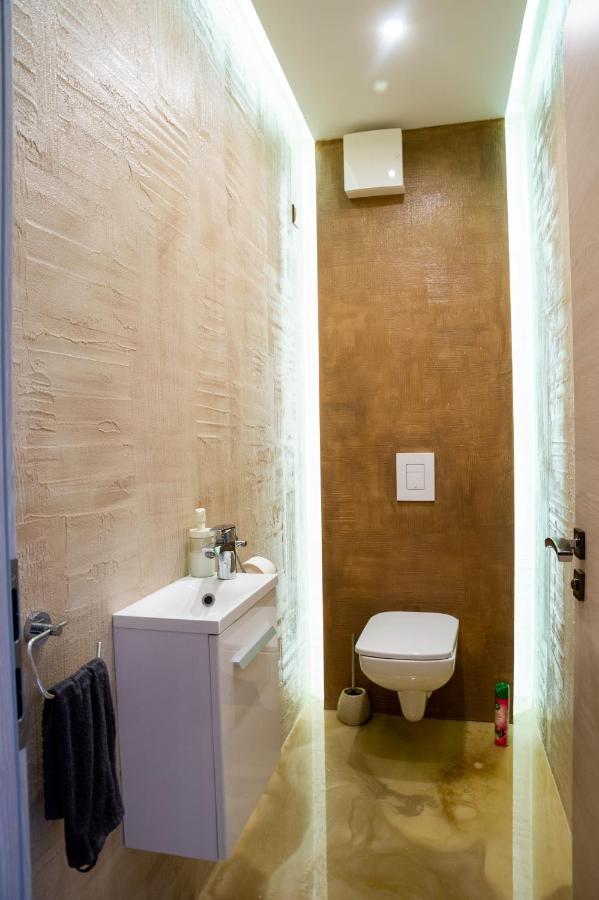 Dream Apartman 2 With Free Parking Győr Esterno foto